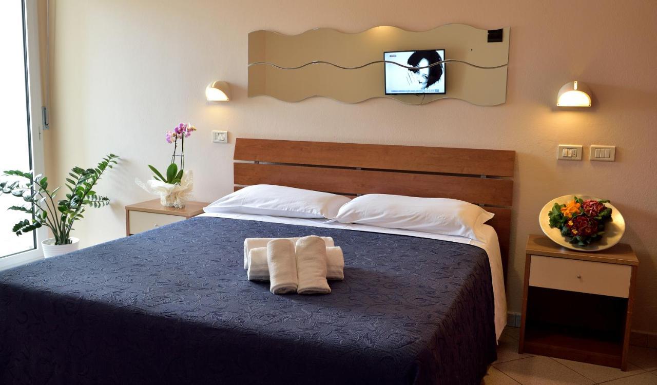 Hotel Oltremar B&B Cattolica Eksteriør bilde