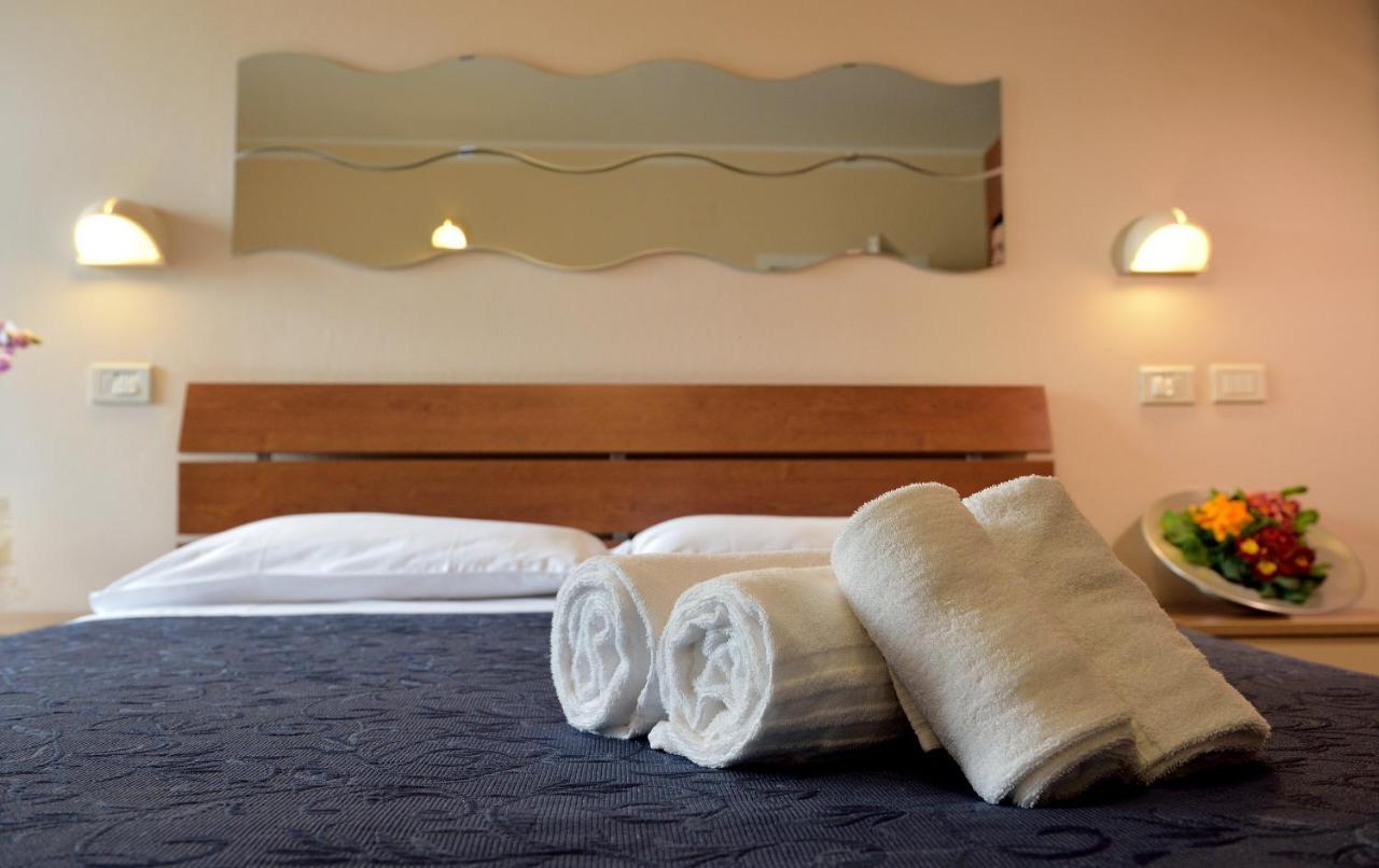 Hotel Oltremar B&B Cattolica Eksteriør bilde