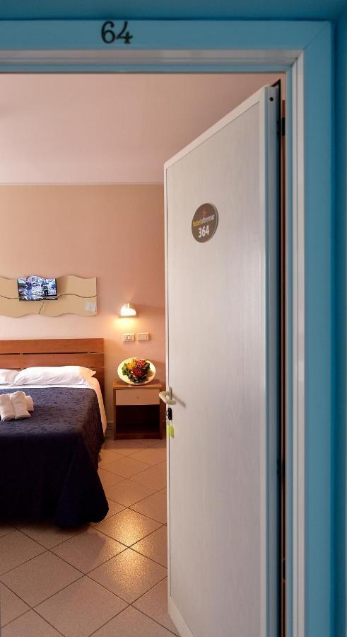 Hotel Oltremar B&B Cattolica Eksteriør bilde