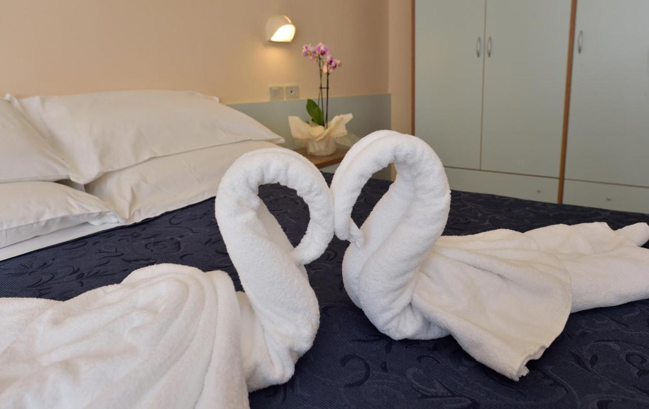 Hotel Oltremar B&B Cattolica Eksteriør bilde