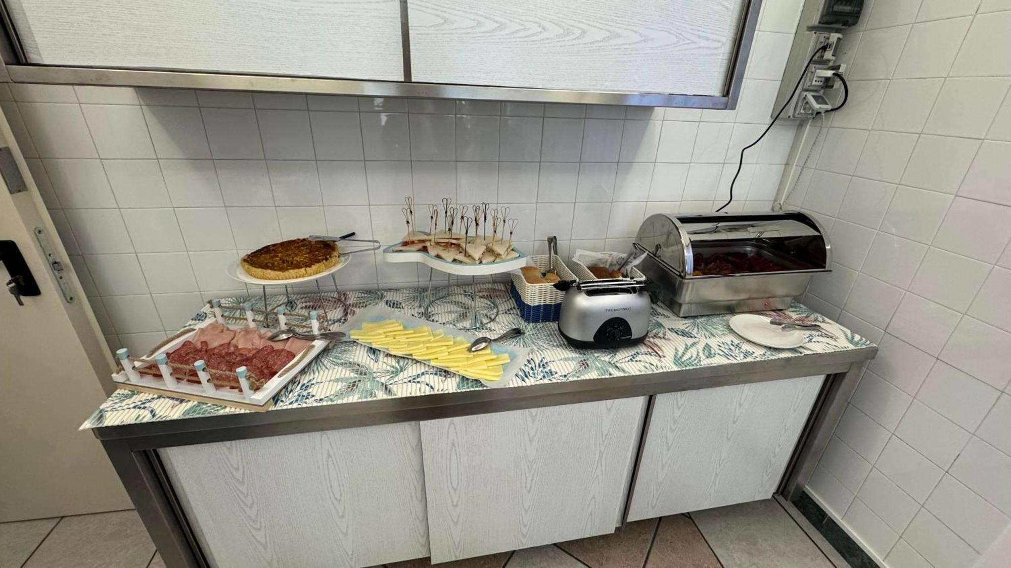 Hotel Oltremar B&B Cattolica Eksteriør bilde